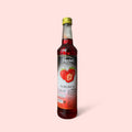 Flasche Nesia Food Marjan Boudoin Sirup Rasa Stroberi, Getränke- und Milchmischgetränke, mit rotem Erdbeersirup in klarer Flasche.