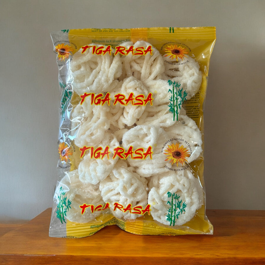 Mini Kerupuk Palembang Chips von Nesia Food in drei Geschmacksrichtungen, knusprig und lecker, auf weißem Hintergrund.