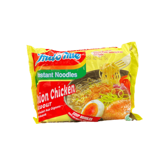 Vanka Kawat Indomie Rasa Ayam Bawang, Lebensmittel, Verpackung mit Nudeln und Gewürzen, gelbe Verpackung im Bild