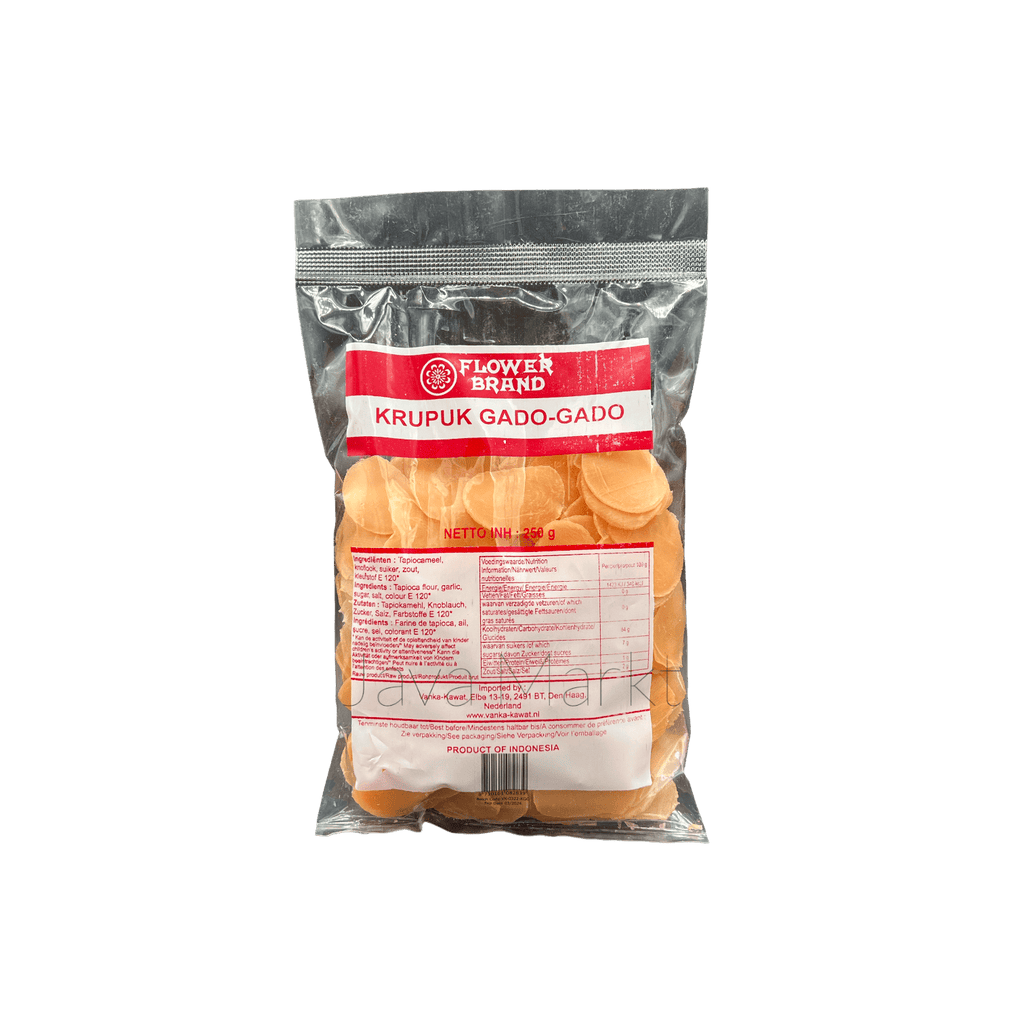 Knuspriger Kerupuk Gado Gado von Flower Brand, Vanka Kawat, in einer Packung, typische indonesische Lebensmittel.