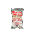 Knusprige Kerupuk Mawar von Flower Brand, Lebensmittel, mit goldener Farbe und luftiger Textur, auf weißem Hintergrund.